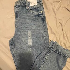 High-Rise Women’s Light Blue Mom Jeans